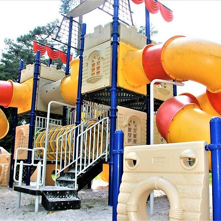 Camping 'T Soete Dal Hotel Zutendaal Exterior foto